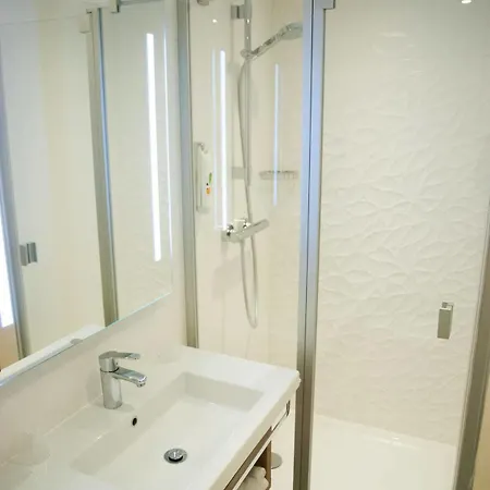 Ibis Styles Malo Port מלון 3*